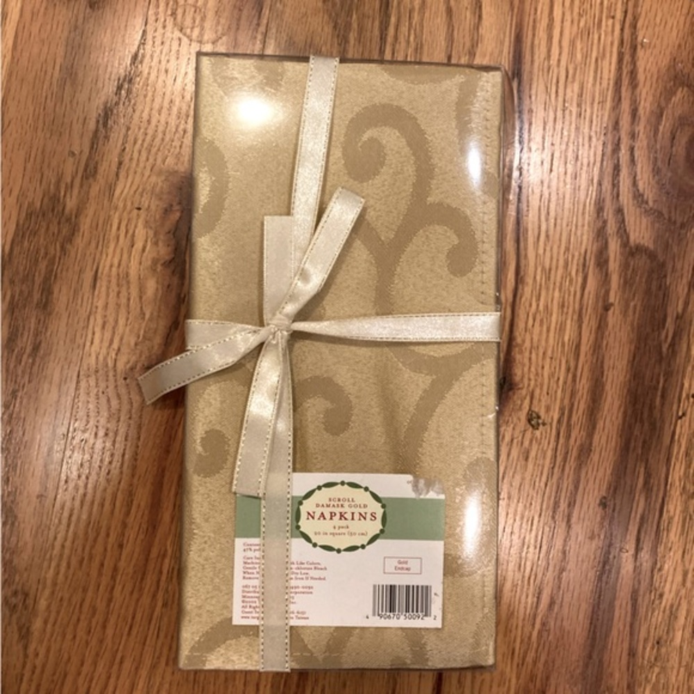 Damask  Scroll Napkins Set of 4  - Gold - NWT